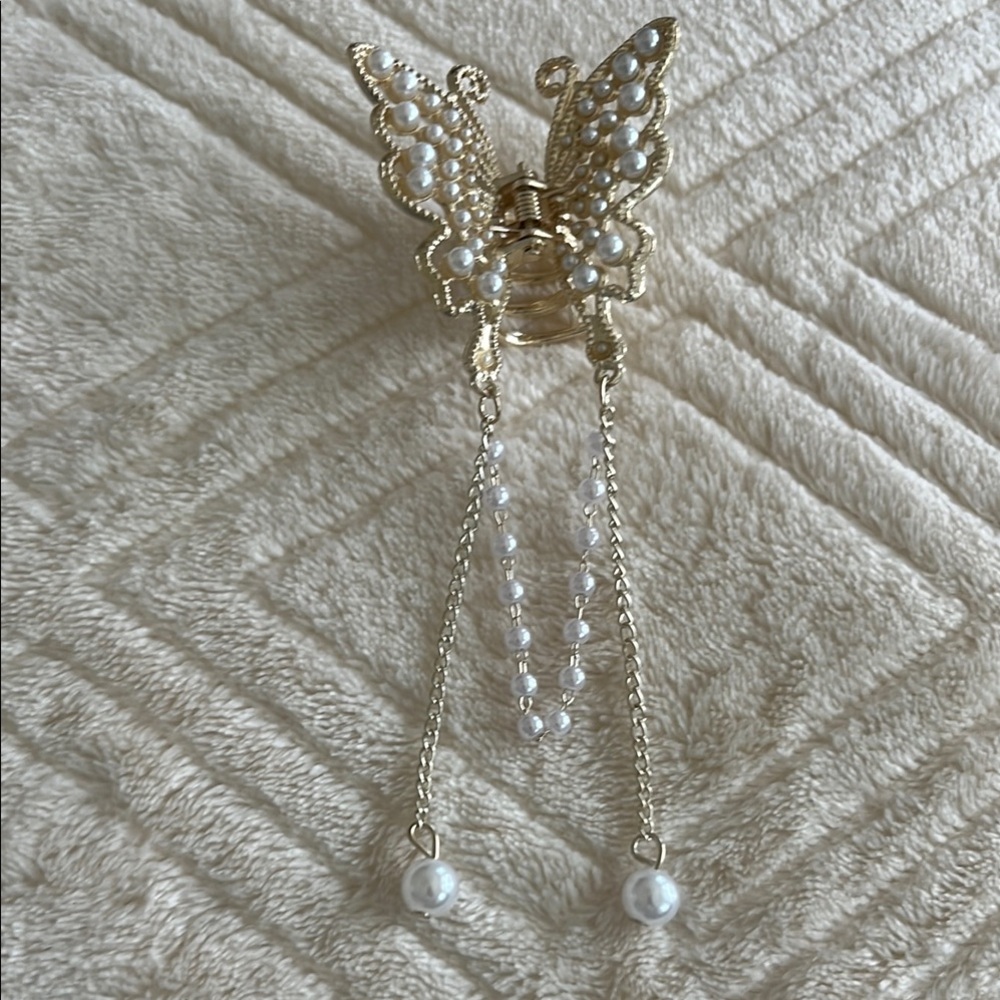 Gold Tone Butterfly Tassel Hair Clip w/ Pearls